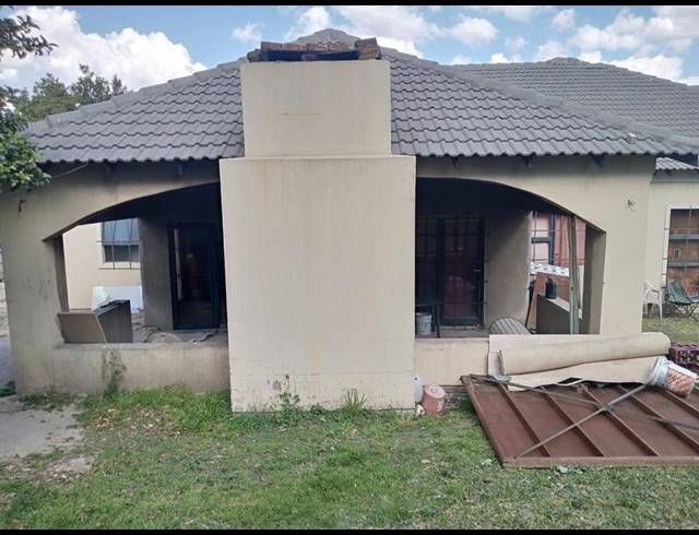 4 BEDROOM HOUSE FOR SALE IN VORNA VALLEY